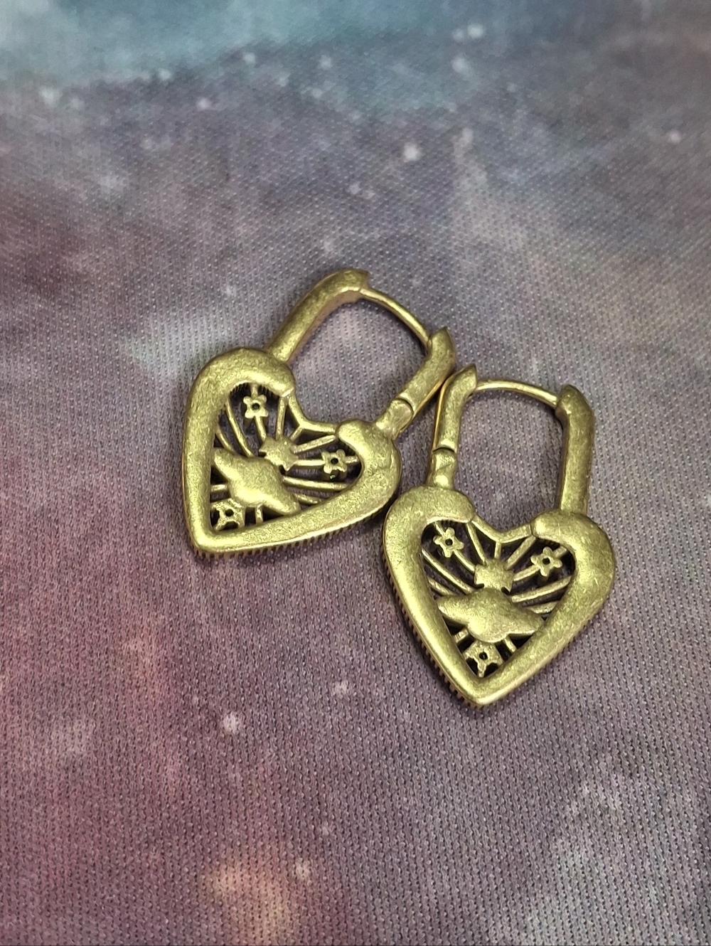 Vivienne Westwood Gold Heart Huggie Earrings - Picture 3 of 7